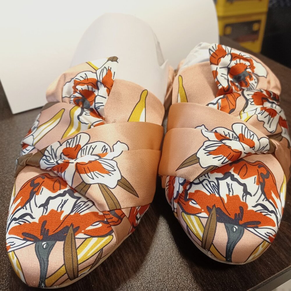 Gently Used - Birdies - SONGBIRD Peach - Sz 9; Satin Slip-on Shoe - Exquisite!